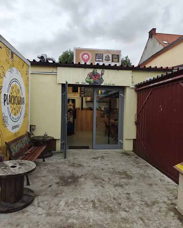 Podwórko przed wejściem